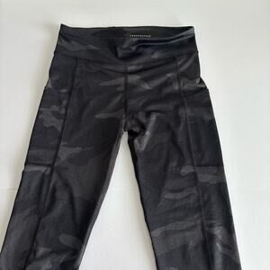 Aeropostale Women’s Medium Gray Camo Athletic Leggings Stretch